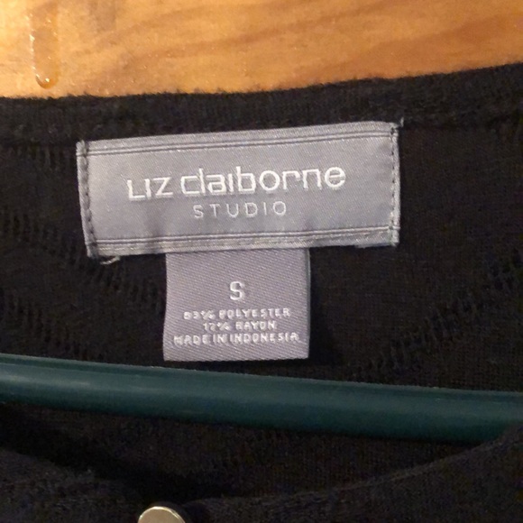 Liz Claiborne black 3/4 sleeve top size small - Picture 3 of 3